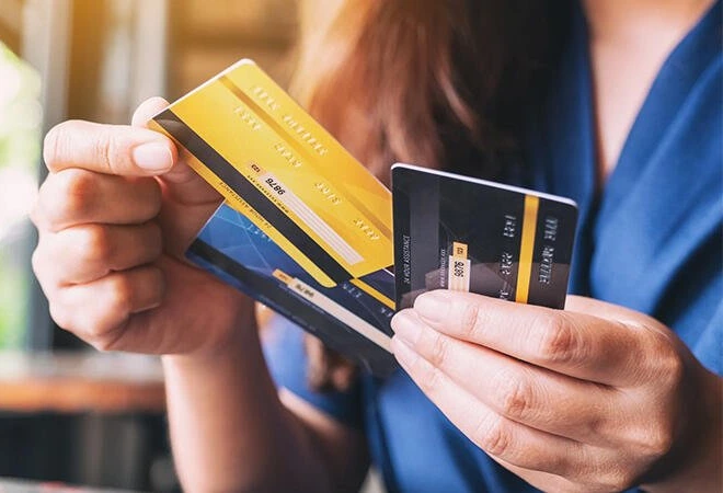 Bank kartını ailə üzvünə vermək qadağan oluna bilər? - Hüquqşünasdan sərt etiraz