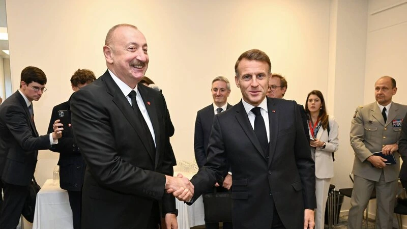 İlham Əliyev Makronu təbrik etdi