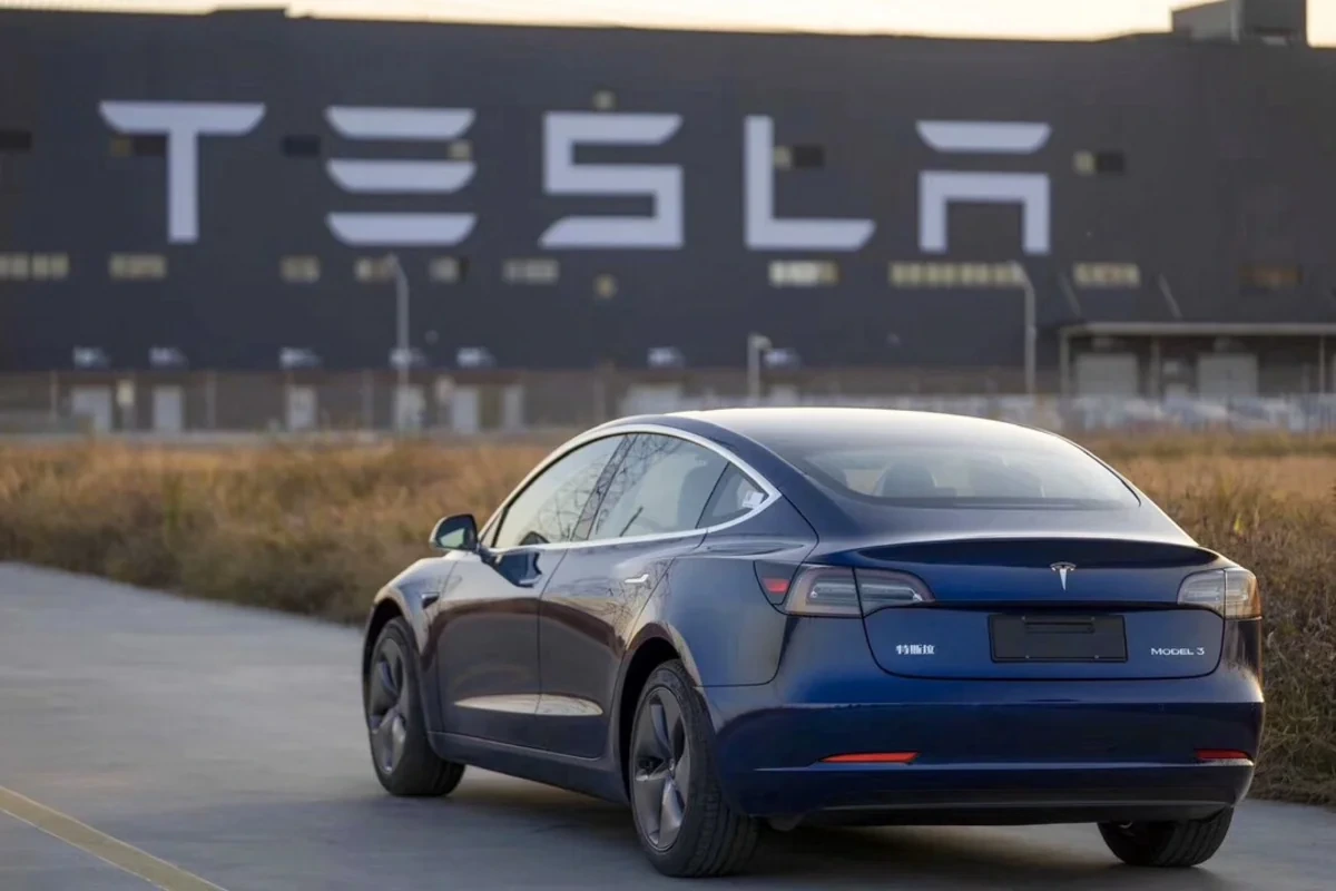 Tesla minlərlə avtomobili təmir edəcək