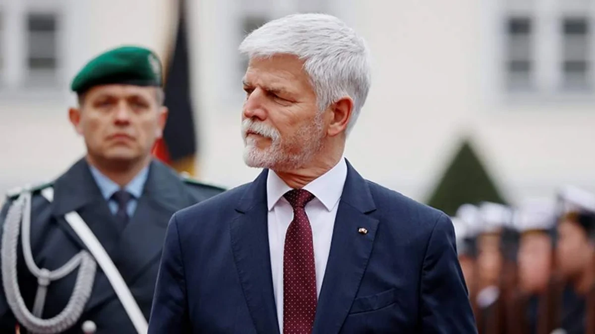 Çexiya prezidenti təhdid məktubları alır