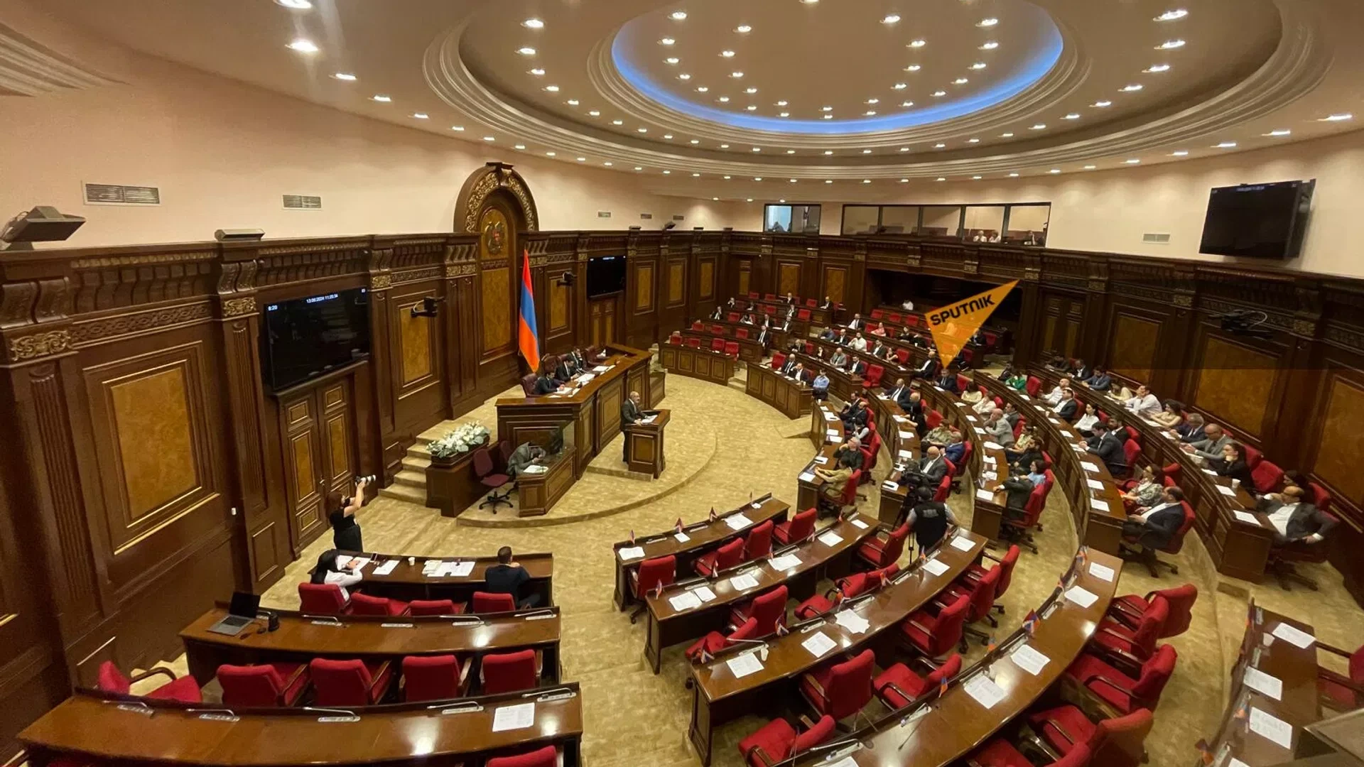 Parlament tribunası Ermənistan müxalifətinin əlini gücləndirəcək - Erməni politoloq