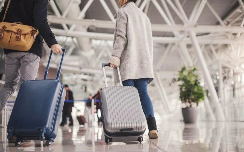 Ölkədən xaricə turist axını 5%-dən çox azalıb