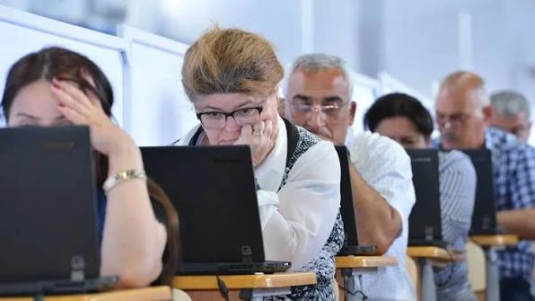 Dövlət icra məmuru vəzifəsinə qəbulla bağlı test imtahanı keçirilir