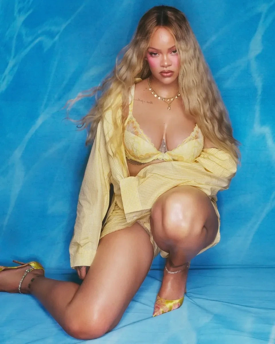 Rihanna reklam çəkilişində -FOTO