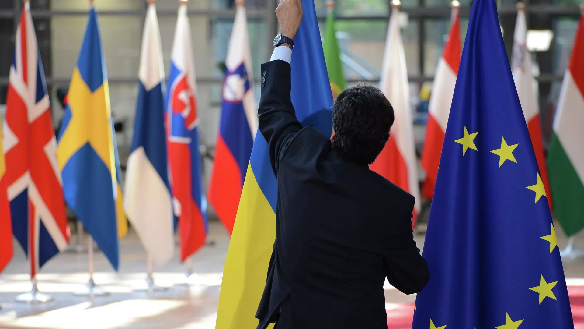 “Financial Times” yazır: Avropada Ukraynaya dəstək zəifləyir