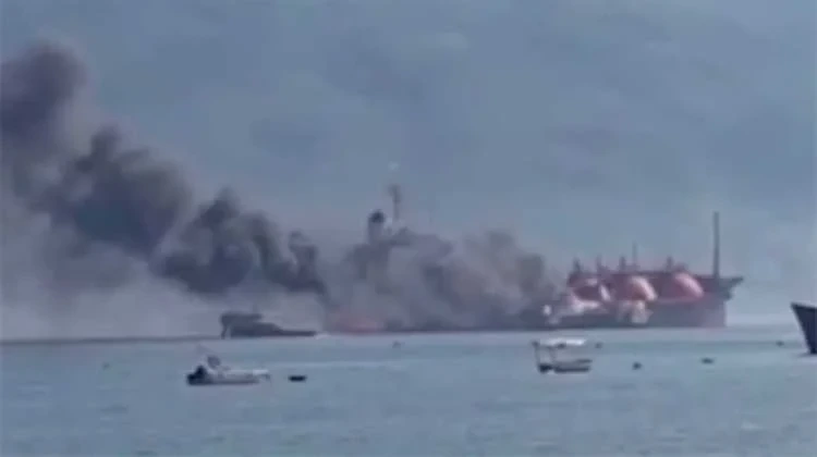 İrana məxsus neft tankerinə zərbə endirildi