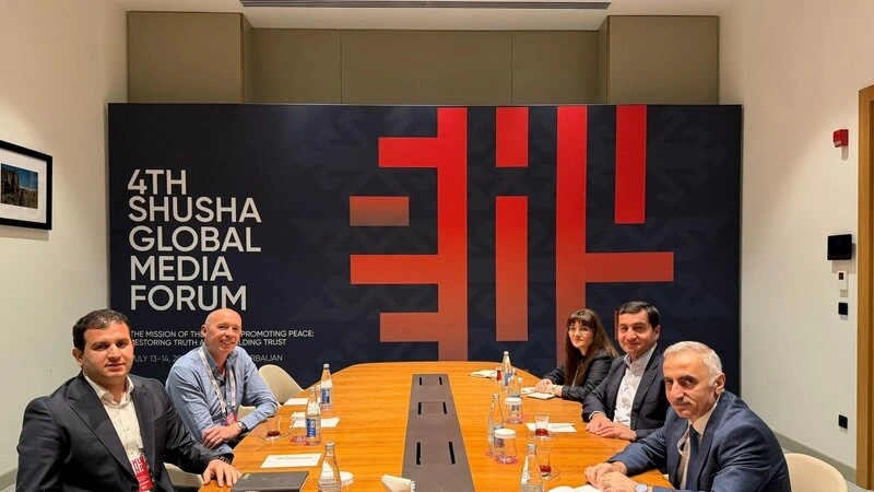 Hikmət Hacıyev Şuşa Qlobal Media Forumunda beynəlxalq ekspertlərlə görüşdü