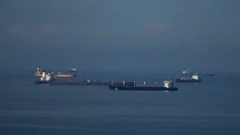 İran Hörmüz boğazında Tayland bayraqlı gəmiyə zərbə endirdi