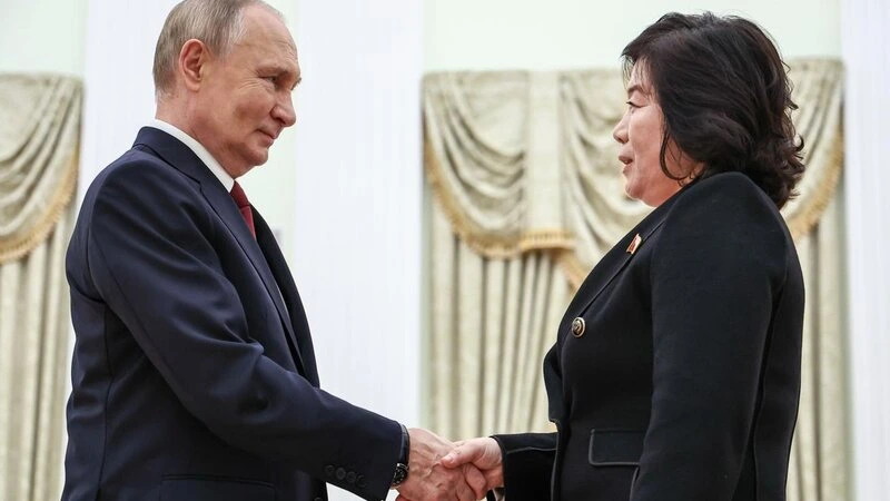 Putin Şimali Koreyanın XİN başçısı ilə görüşdü