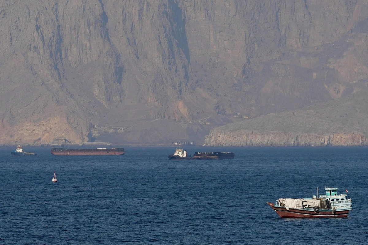 İran neftini daşıyan tankerlər Hörmüz boğazını keçib