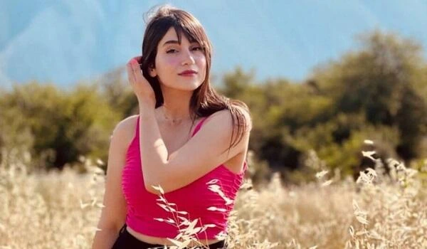 İranda gənc müğənniyə şallaq cəzası verildi