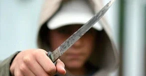 Bakıda qanlı dava: İki ayağından bıçaqlandı