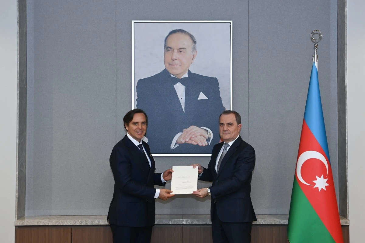 Braziliyanın yeni səfiri etimadnaməsinin surətini Ceyhun Bayramova təqdim edib