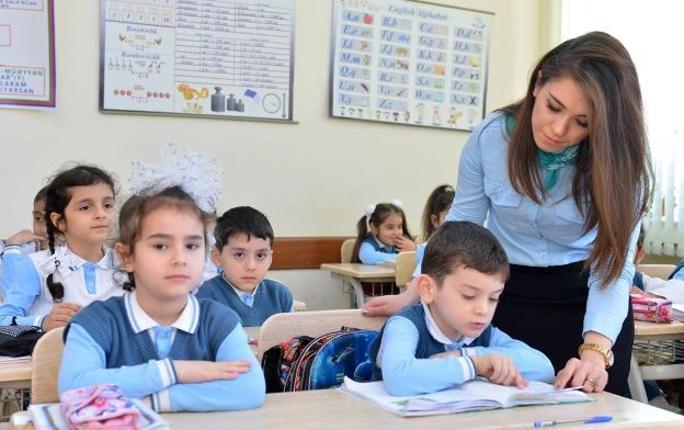 Bəzi gənc müəllimlər biliyi yox, görünüşü ilə diqqət çəkmək istəyirlər - Soisoloq