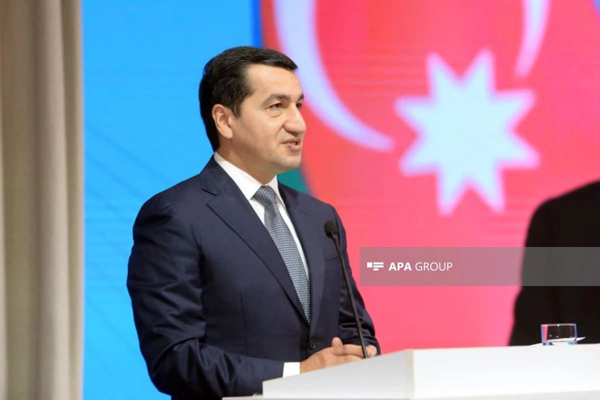 Hikmət Hacıyev Makronun müşaviri ilə müzakirə aparıb
