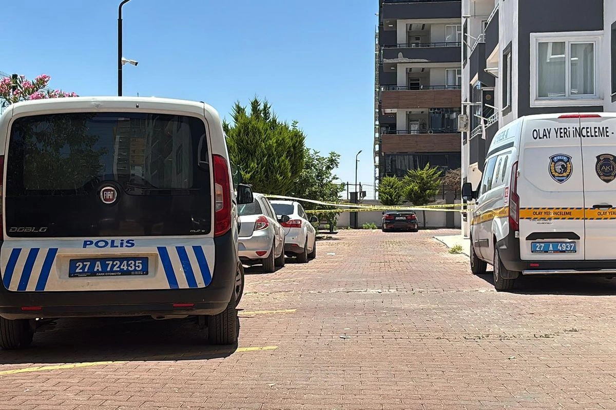 4 yaşlı oğlunu qucağına alıb 8-ci mərtəbədən atladı