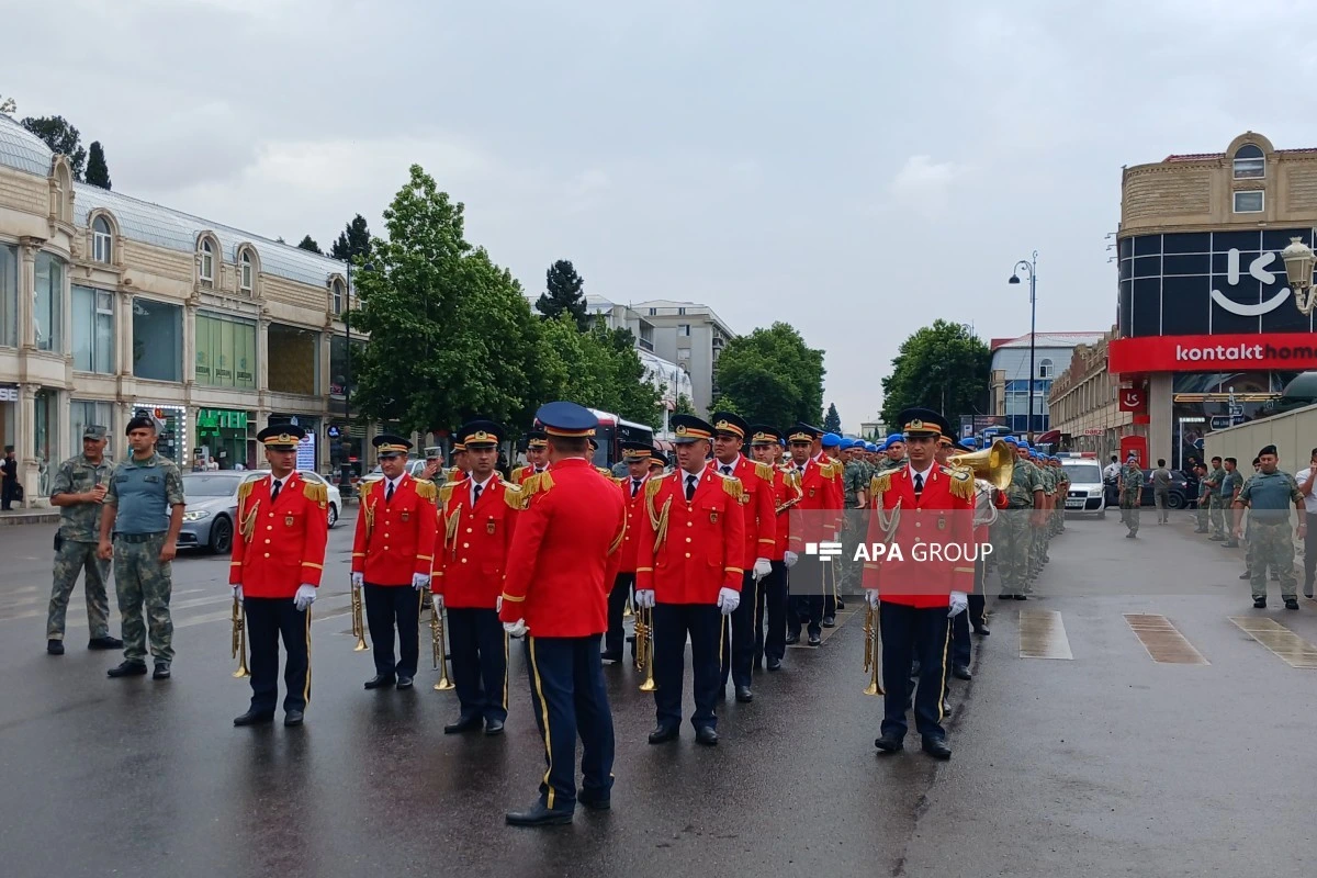 Gəncədə hərbi orkestrlərin müşayiəti ilə yürüş başlayıb - FOTO