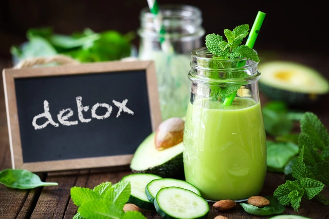 Detoks suyu artıq çəkidən xilas etmir - Alimlər xəbərdarlıq edir