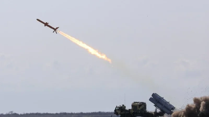 Ukrayna Rusiyanın Krımdakı hərbi obyektlərini bombardman etdi