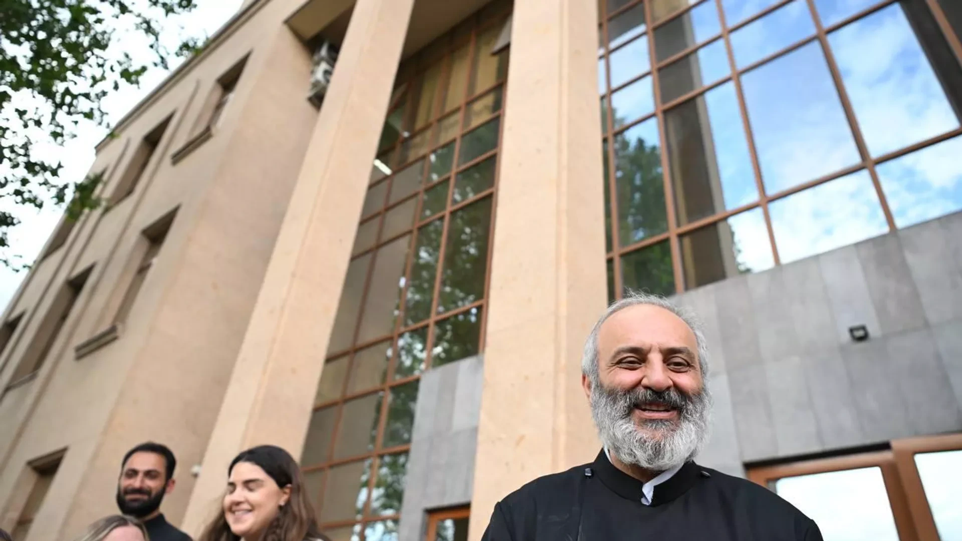 Arxiyepiskop Qalstanyanın ev dustaqlığı daha 3 ay uzadıldı