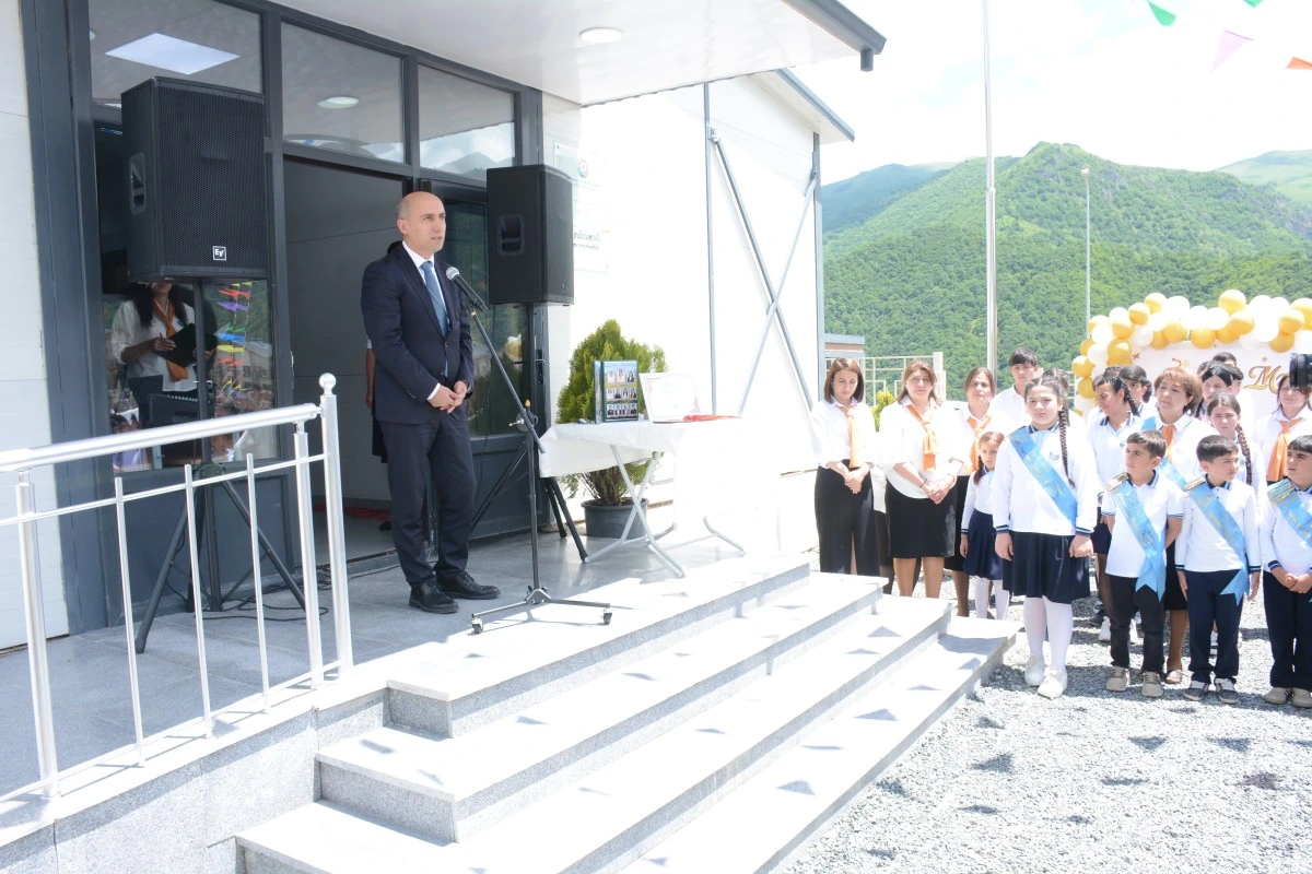 Nazir Kəlbəcərin yeganə məzununun "Son zəng"ində iştirak edib