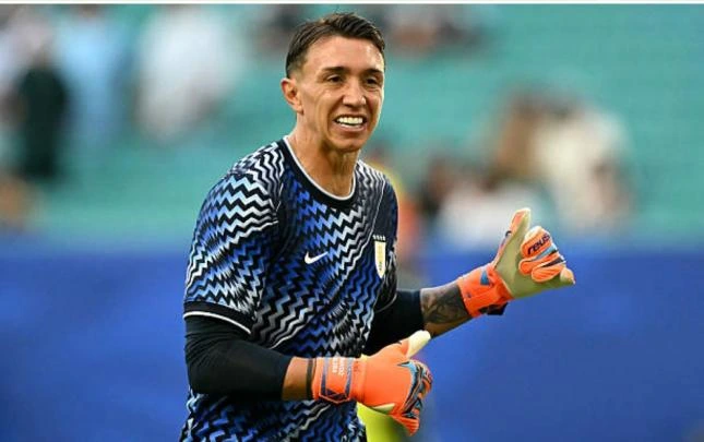 Mundial tarixinin ən yaşlı uruqvaylı futbolçusu oldu