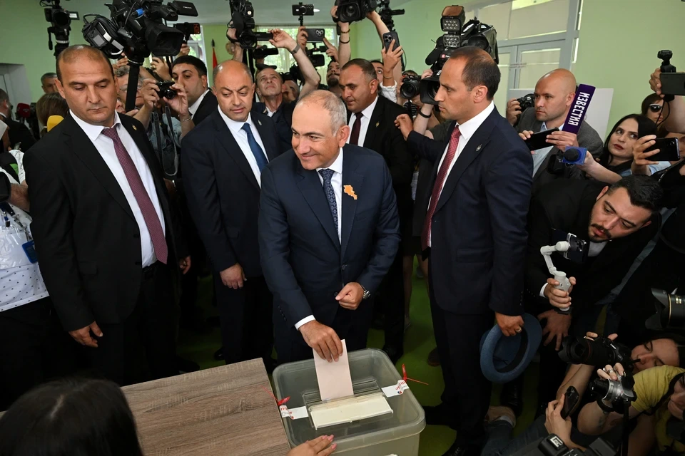 Ekzit-poll: Paşinyanın partiyası seçkilərdə qələbəyə yaxındır