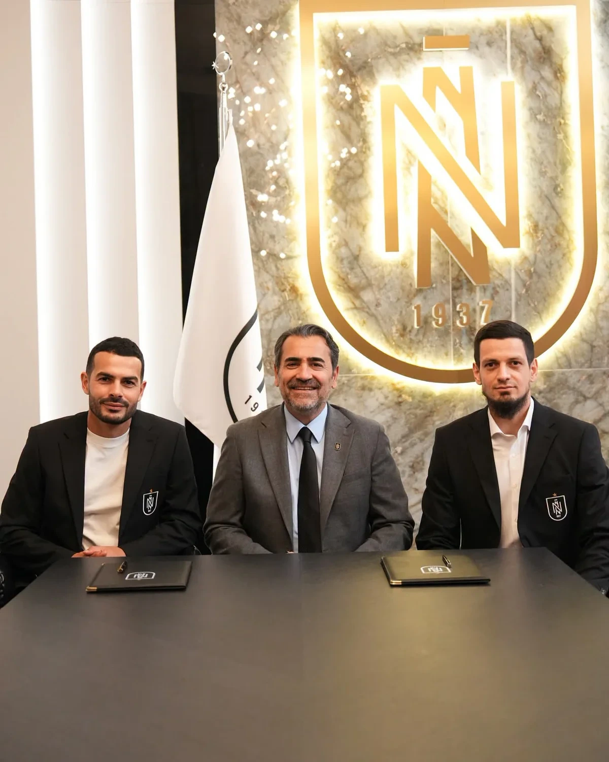 "Neftçi" Emin Mahmudov və Emil Balayevlə müqavilənin müddətini uzadıb
