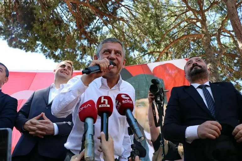 Özgür Özəl İzmirdən yeni partiya siqnalı verdi: Bəs, CHP-li deputatlar nə düşünür?