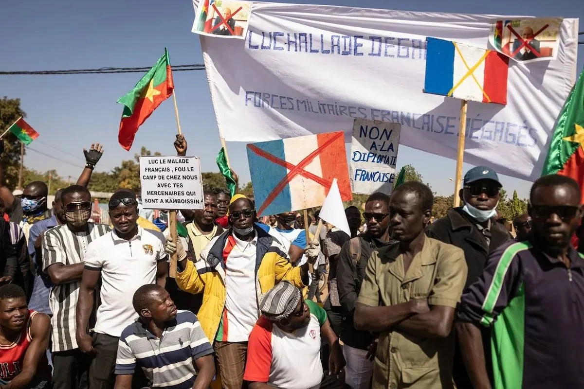 Burkina-Faso Fransa ilə diplomatik münasibətləri kəsir
