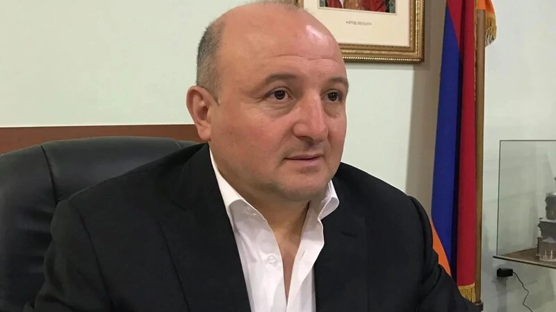 Gümrü meri hakimiyyəti ələ keçirmək cəhdində ittiham olunur
