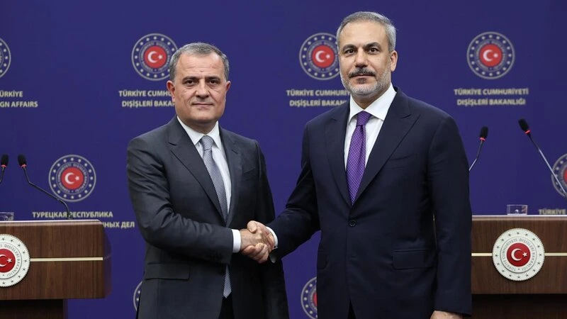 Ceyhun Bayramov və Hakan Fidan regiondakı təhlükəsizlik vəziyyətini müzakirə edib