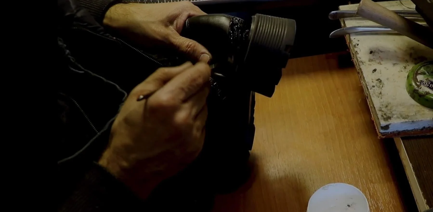 O deputat bura  ayaqqabısını parıldatmaq üçün gəlir - Çəkməçi Zahidlə SÖHBƏT