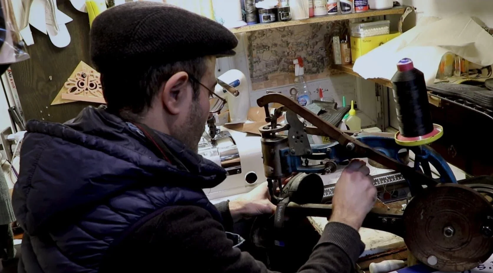 O deputat bura  ayaqqabısını parıldatmaq üçün gəlir - Çəkməçi Zahidlə SÖHBƏT