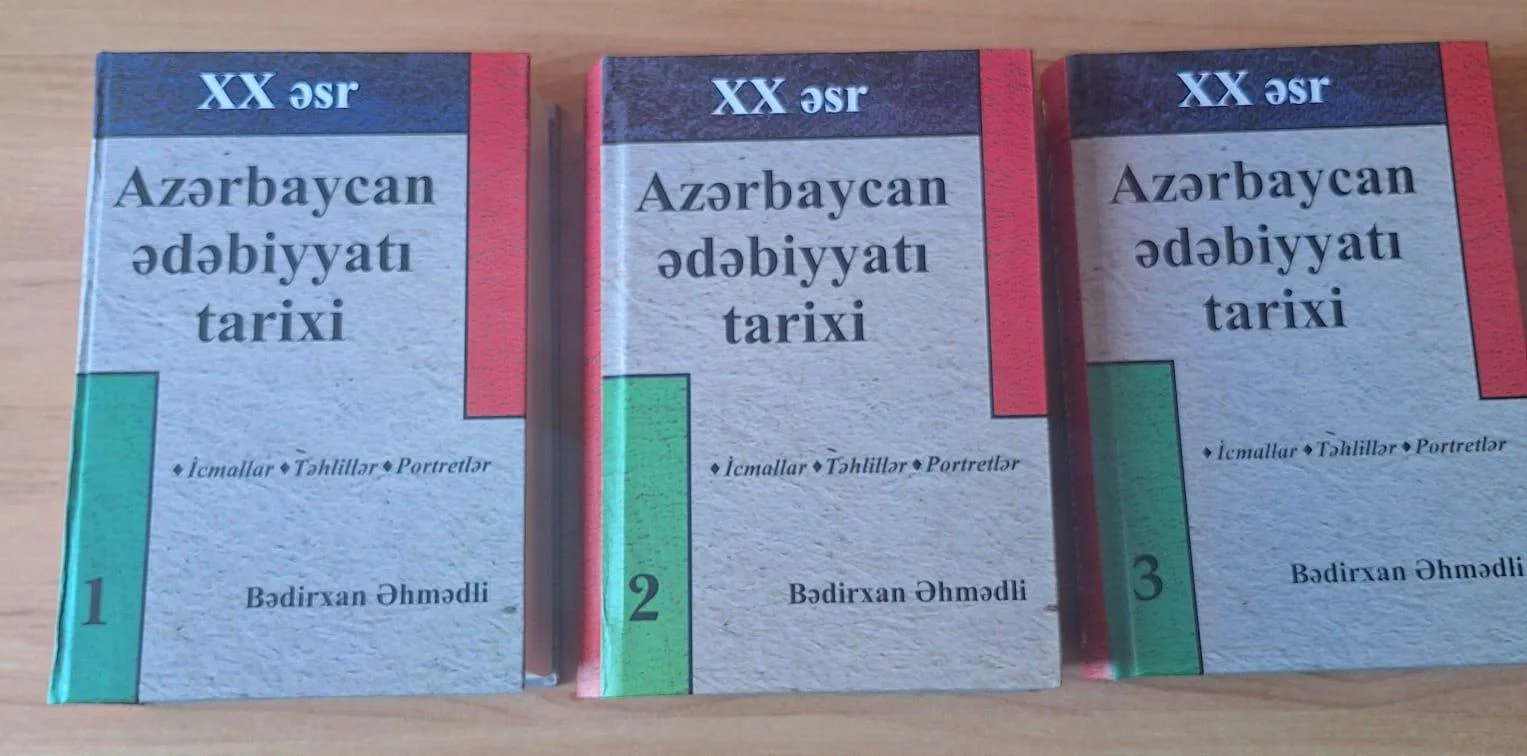 Professor Azərbaycan Türk Ocağına 3 cildlik “XX əsr Azərbaycan ədəbiyyatı tarixi" kitabını hədiyyə edib -FOTO