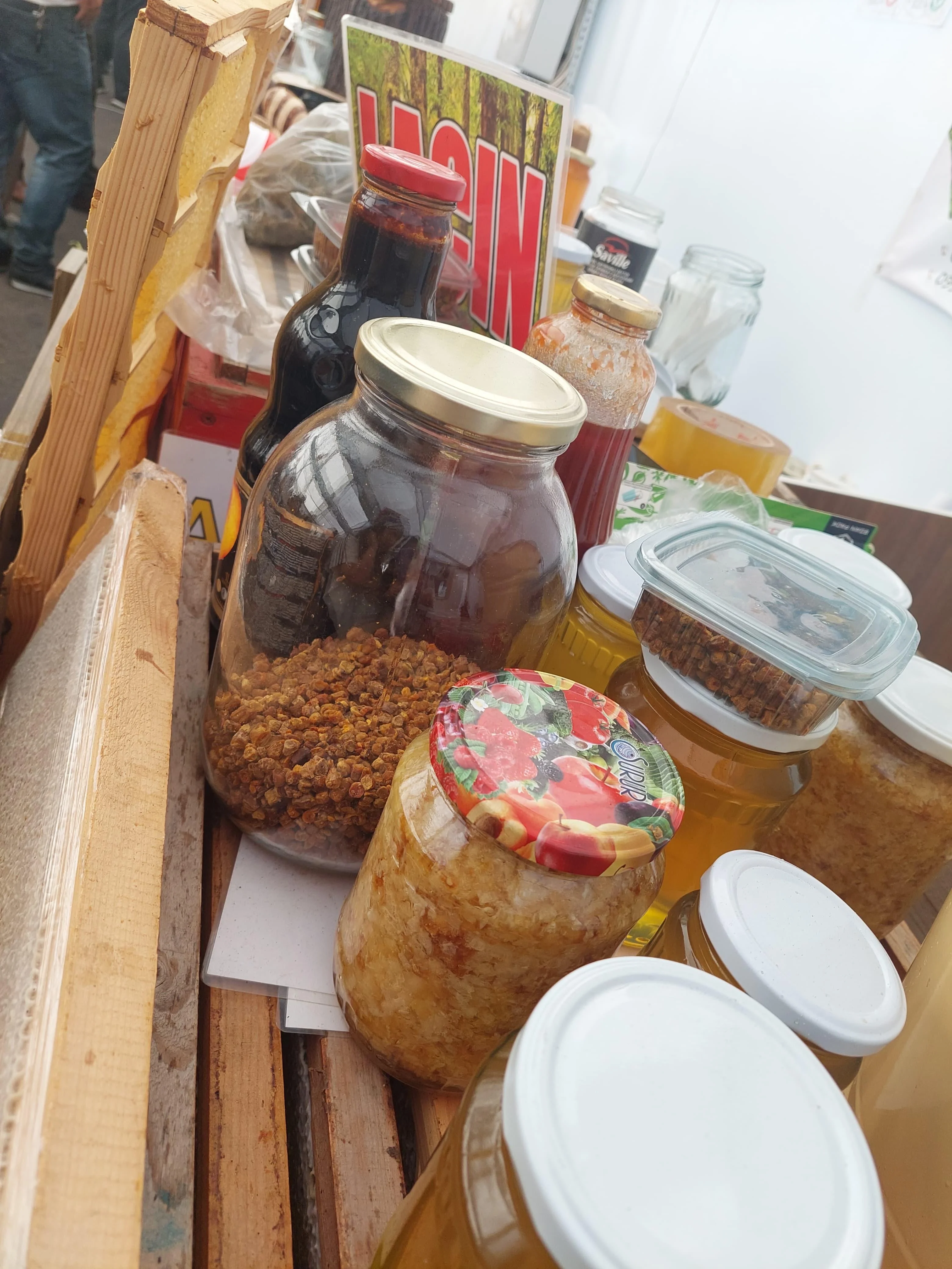 "Bal tutan barmaq yalar": Arıçı peşəsinin çətinliklərindən danışdı -Foto