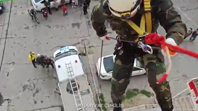 Evdə köməksiz vəziyyətdə qalan azyaşlı xilas edildi