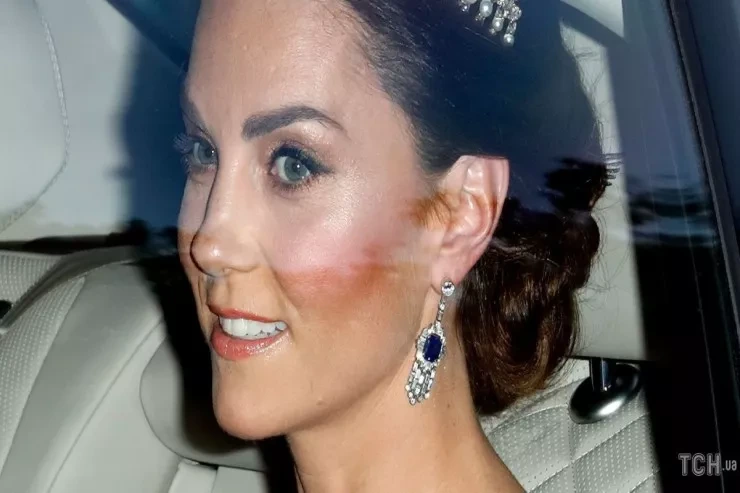 Kraliyyət ailəsinə məxsus ən dəyərli zinət əşyaları