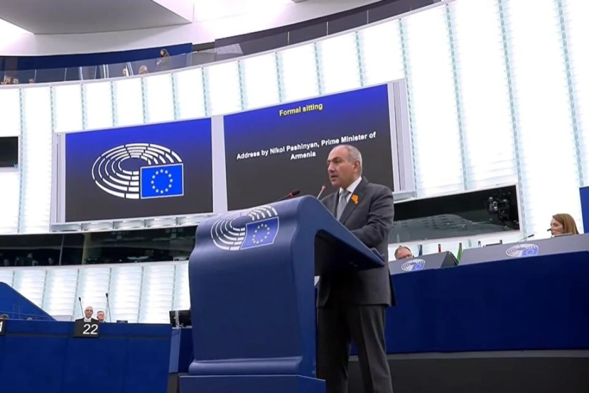 Paşinyan: Qarabağı tərk edən ermənilər Ermənistan vətəndaşlığı almalıdır