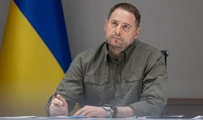 Andrey Yermak Zelenskidən çox maaş alıb