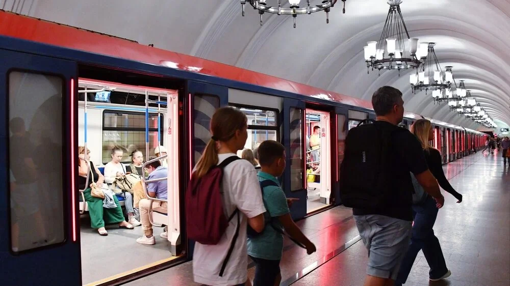 Metroda qulaqlıq olmadan musiqi dinləyənlər CƏRİMƏLƏNƏCƏK