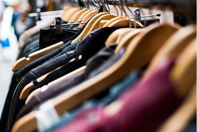 Geyimlərin onlayn satışı daha bahalı və mürəkkəb olacaq-İqtisadçı