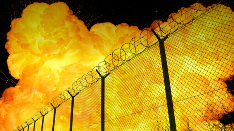 İsrailin cənubunda raket qalıqları kimya zavodunda yanğına səbəb oldu