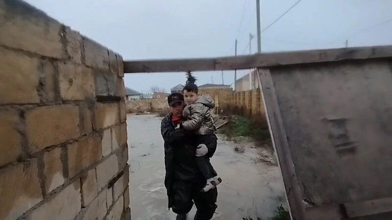 FHN xilasediciləri 42 nəfər vətəndaşı təhlükəsiz əraziyə təxliyə edilib