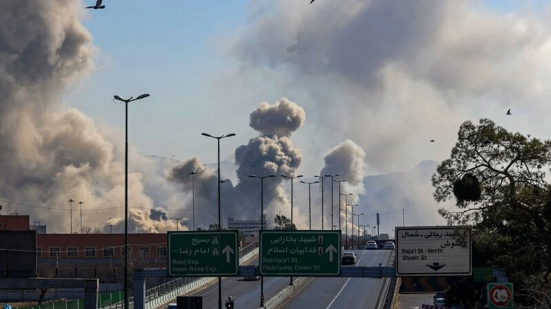 İranda son durum: SEPAH-ın qərargahı darmadağın edildi - YENİLƏNİR