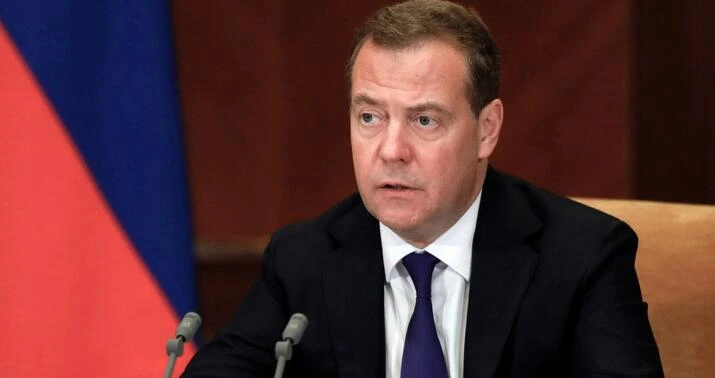 Medvedev: İran bu qarşıdurmadan sağ çıxacaq