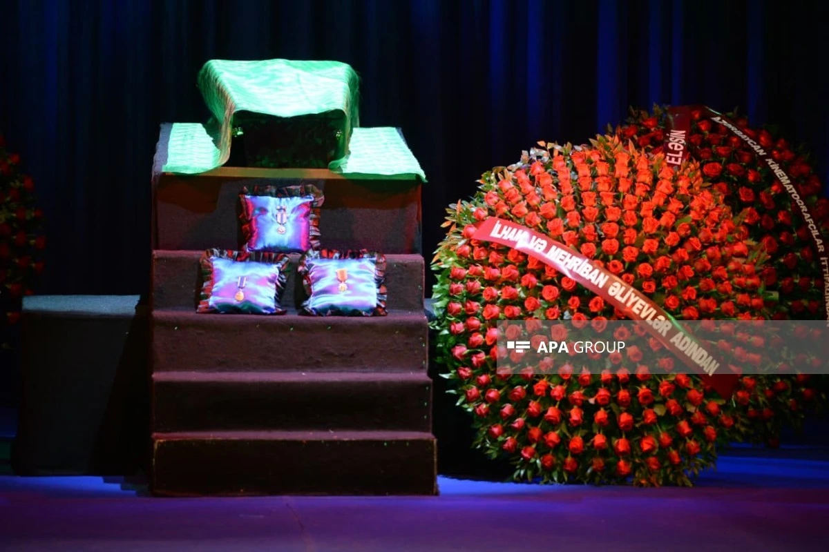 Prezident İlham Əliyev Rasim Balayevlə vida mərasiminə əklil göndərib