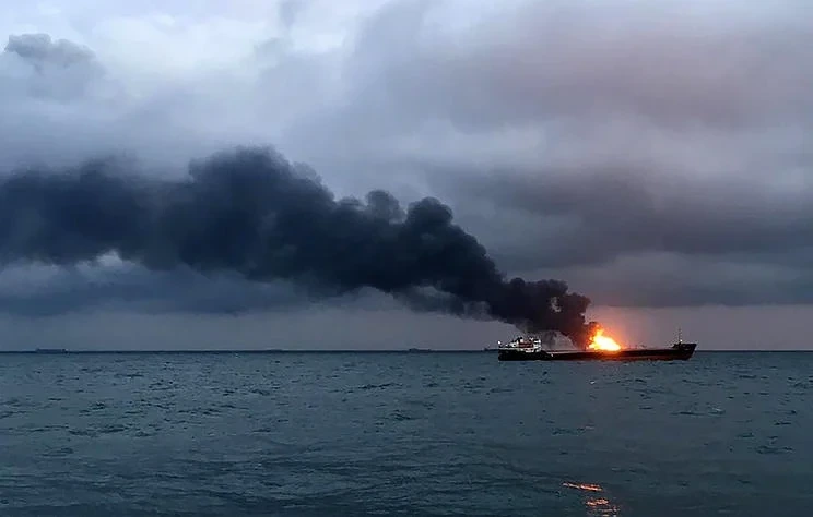 SEPAH bu ölkəni “Qədr”lə vurdu: 3 gəmi batdı, 3-ü yanır...