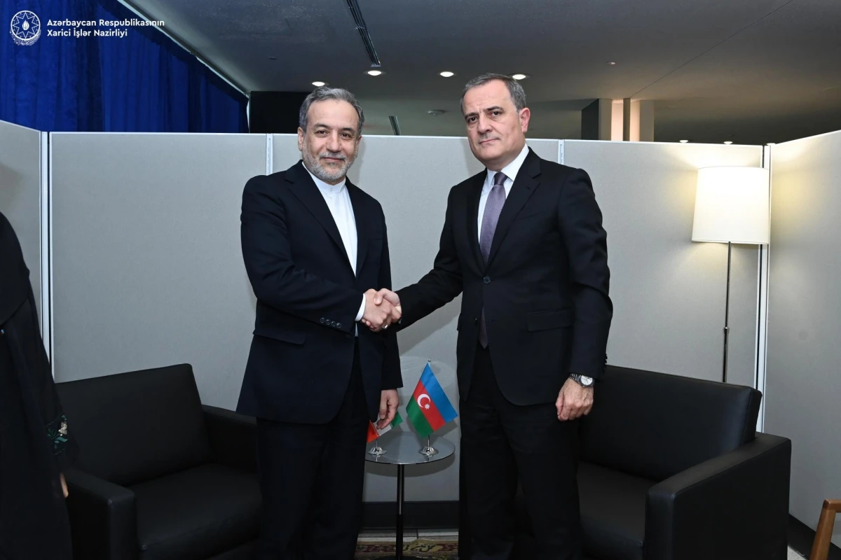 Bayramov Əraqçi ilə regional vəziyyəti müzakirə edib