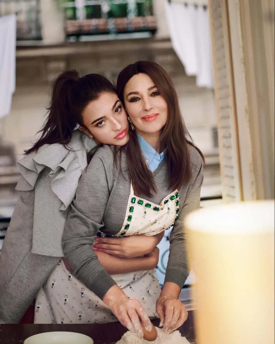 Monika Belluçi kiçik qızı ilə…